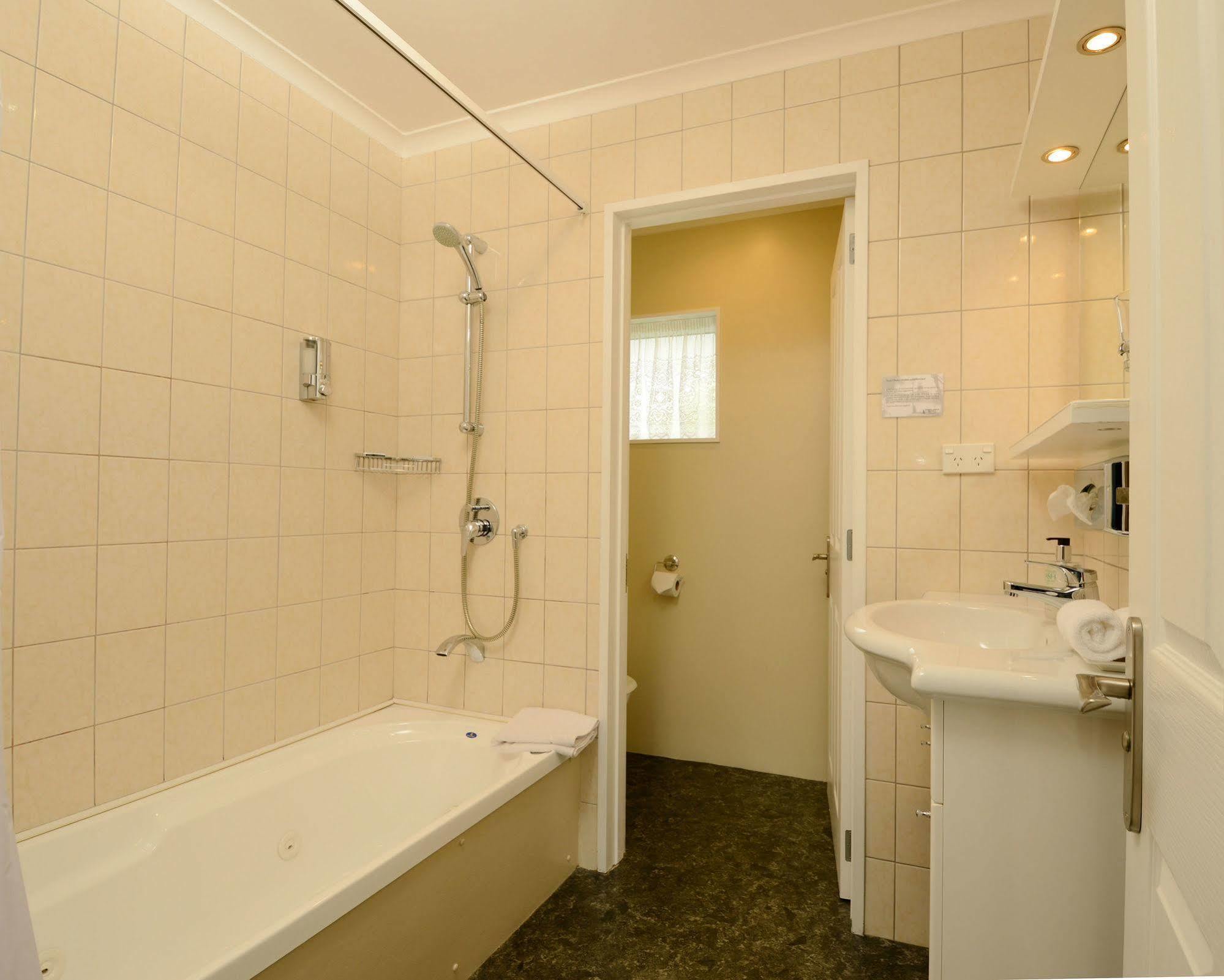 Tower Lodge Motel Invercargill Bagian luar foto